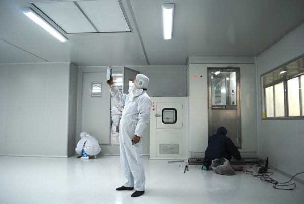 >What are the testing standards for a 10,000-grade clean room?